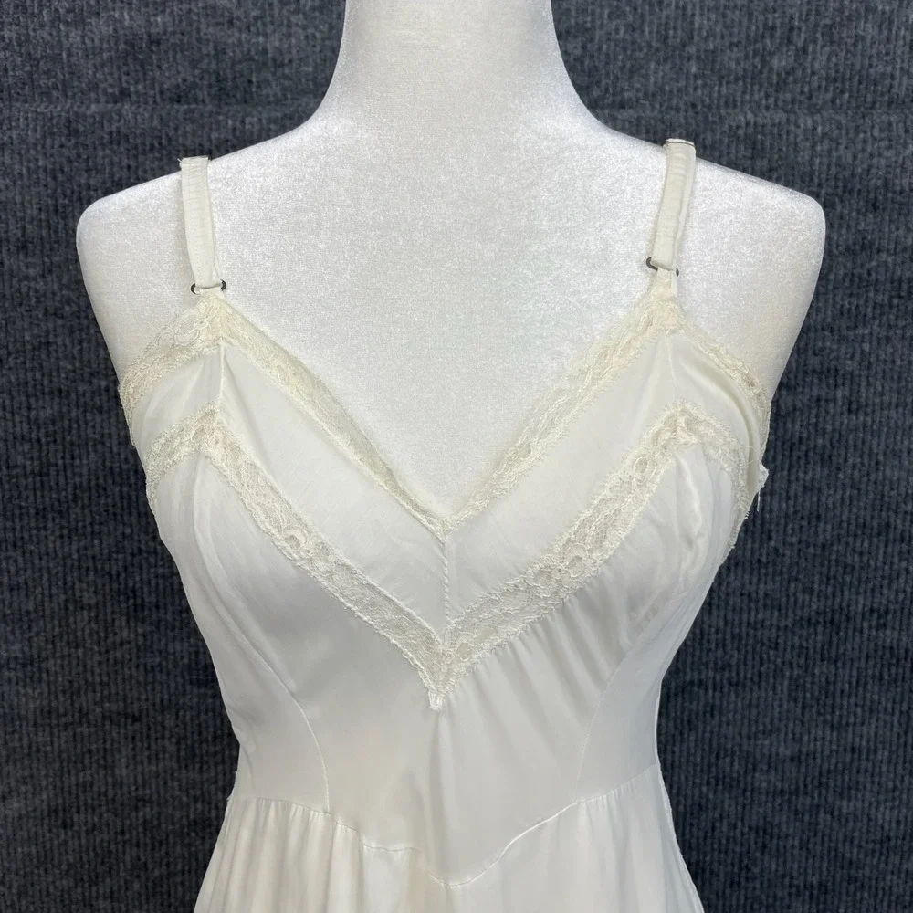 Vtg 1950s Ivory Full Slip Womens XS Lace Trim Bias Cut Pin Up Babydoll Lingerie